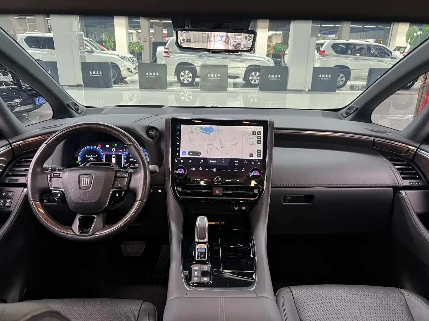 Toyota Vellfire 2024 Crown Hybrid 2.5L Executive Premium Edition фото 16