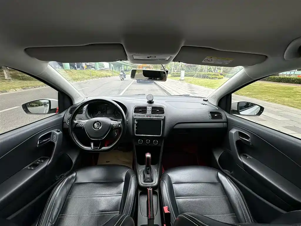 Volkswagen Polo 2018 1.5L Auto Safe Drive фото 5