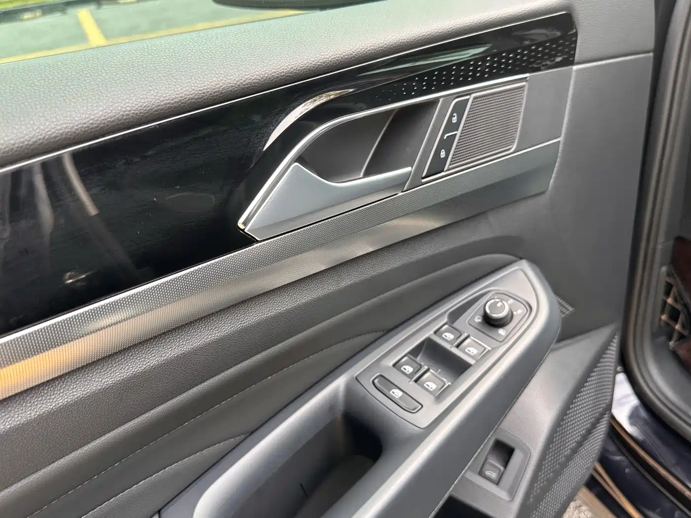 Volkswagen Passat 2023 330TSI Premium Edition фото 16