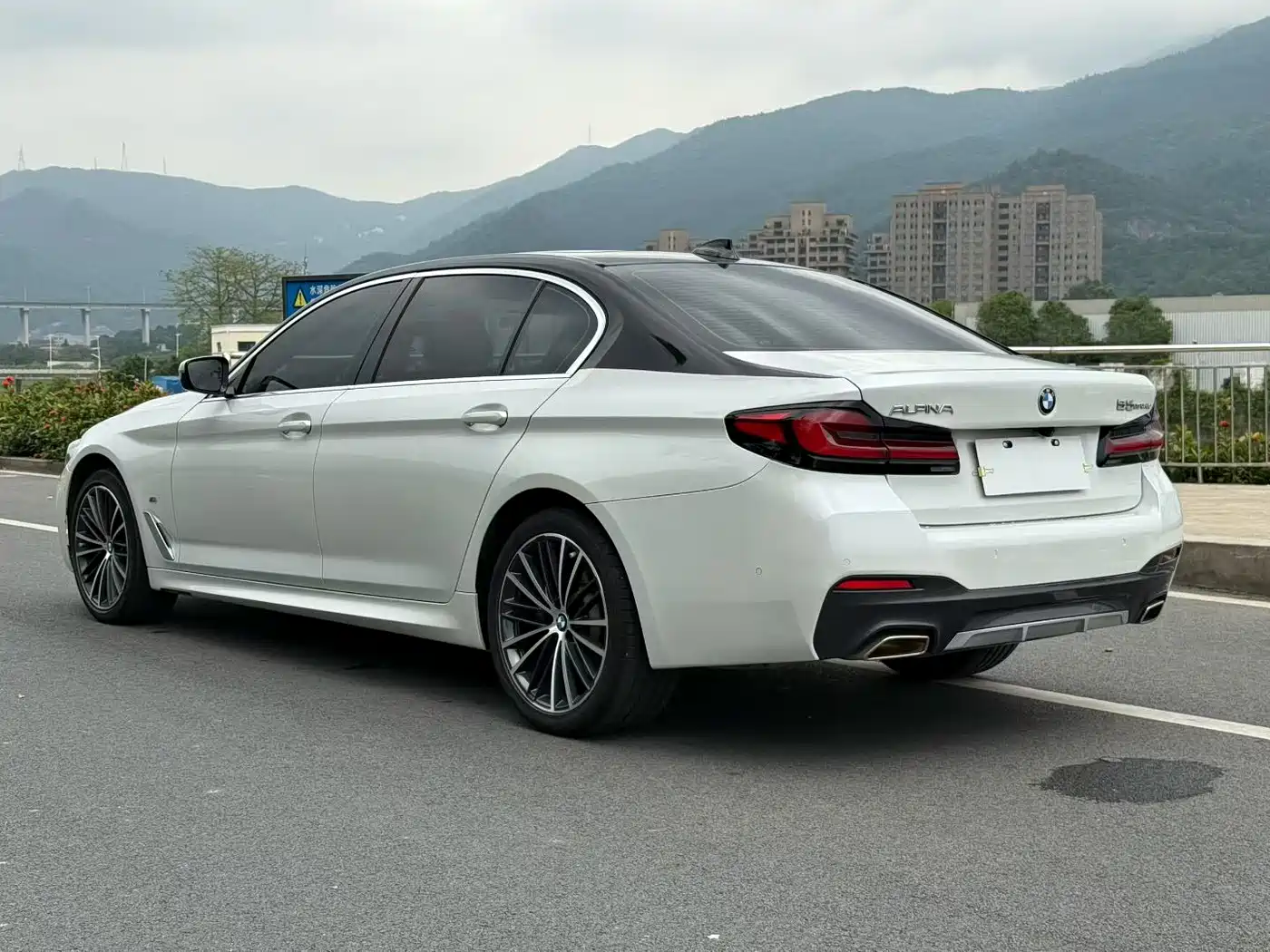 BMW 5 Series 2022 530Li Leading M Sport Package фото 9