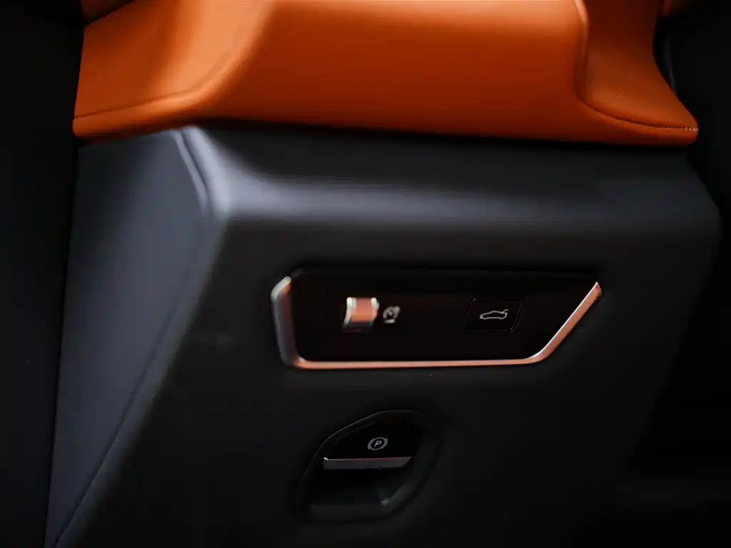 Lotus Cars EMIRA 2021 2.0T DCT First Edition фото 29