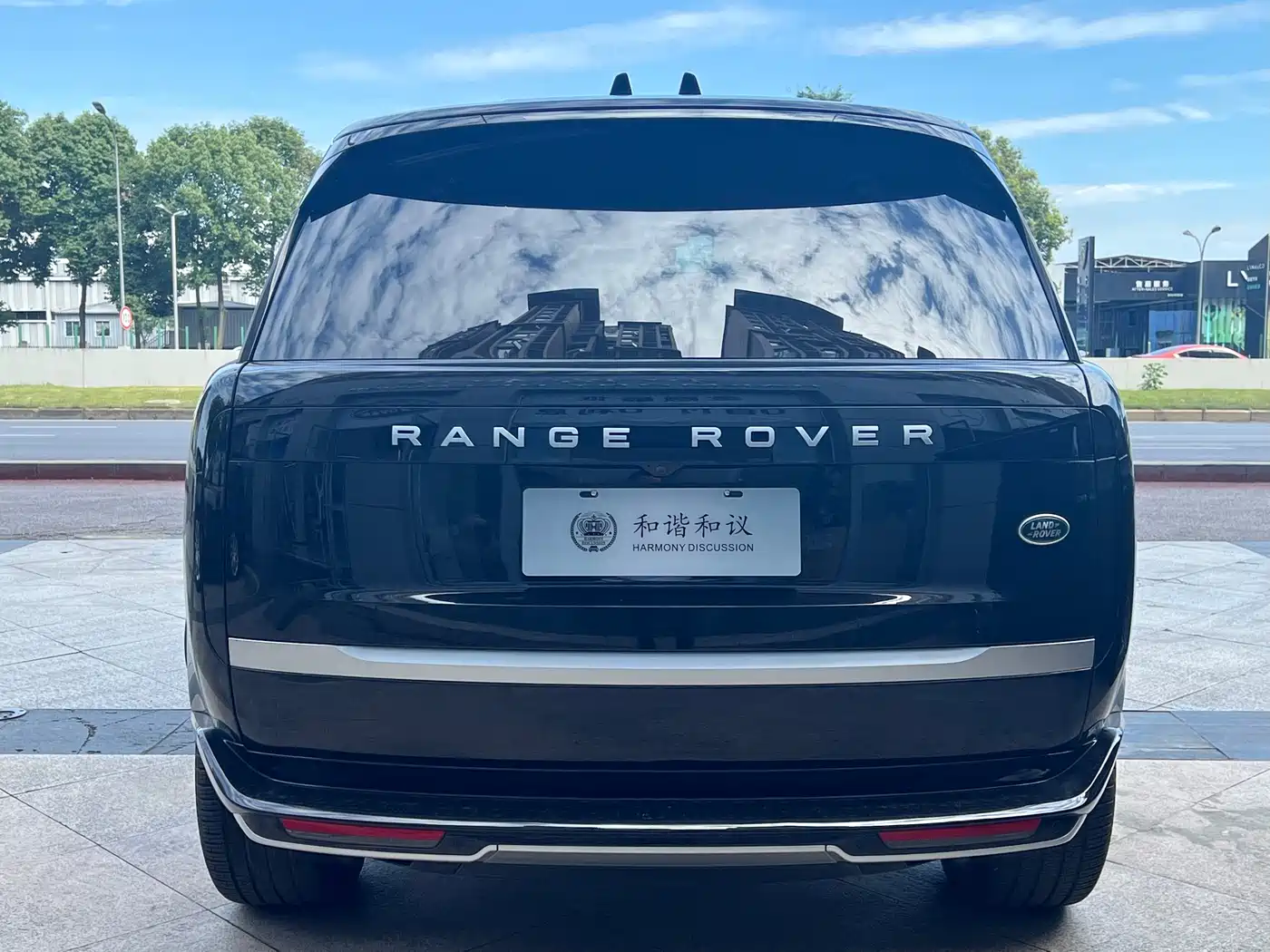 Land Rover Range Rover 2025 3.0 L6 400PS Genesis Extended Wheelbase фото 13