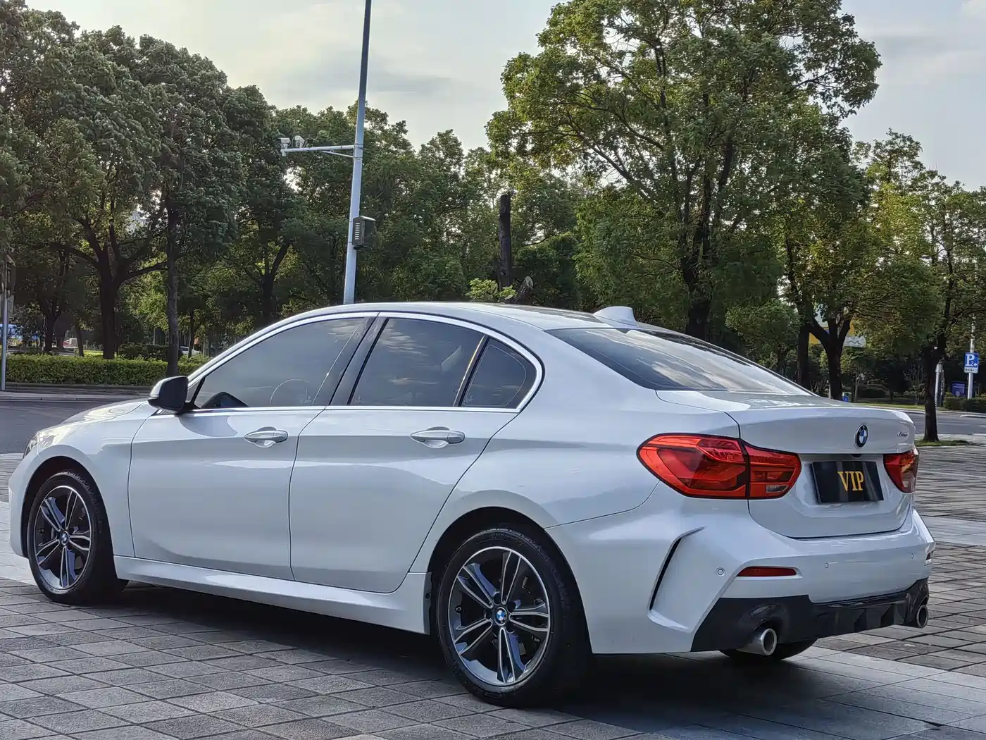 BMW 1 Series 2021 120i M Sport фото 6