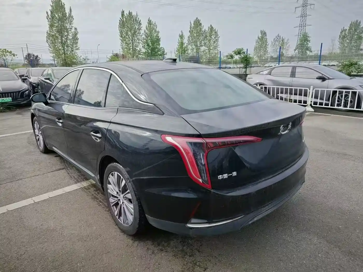 Hongqi E-QM5 2022 431km Charging Enjoyment Edition фото 7