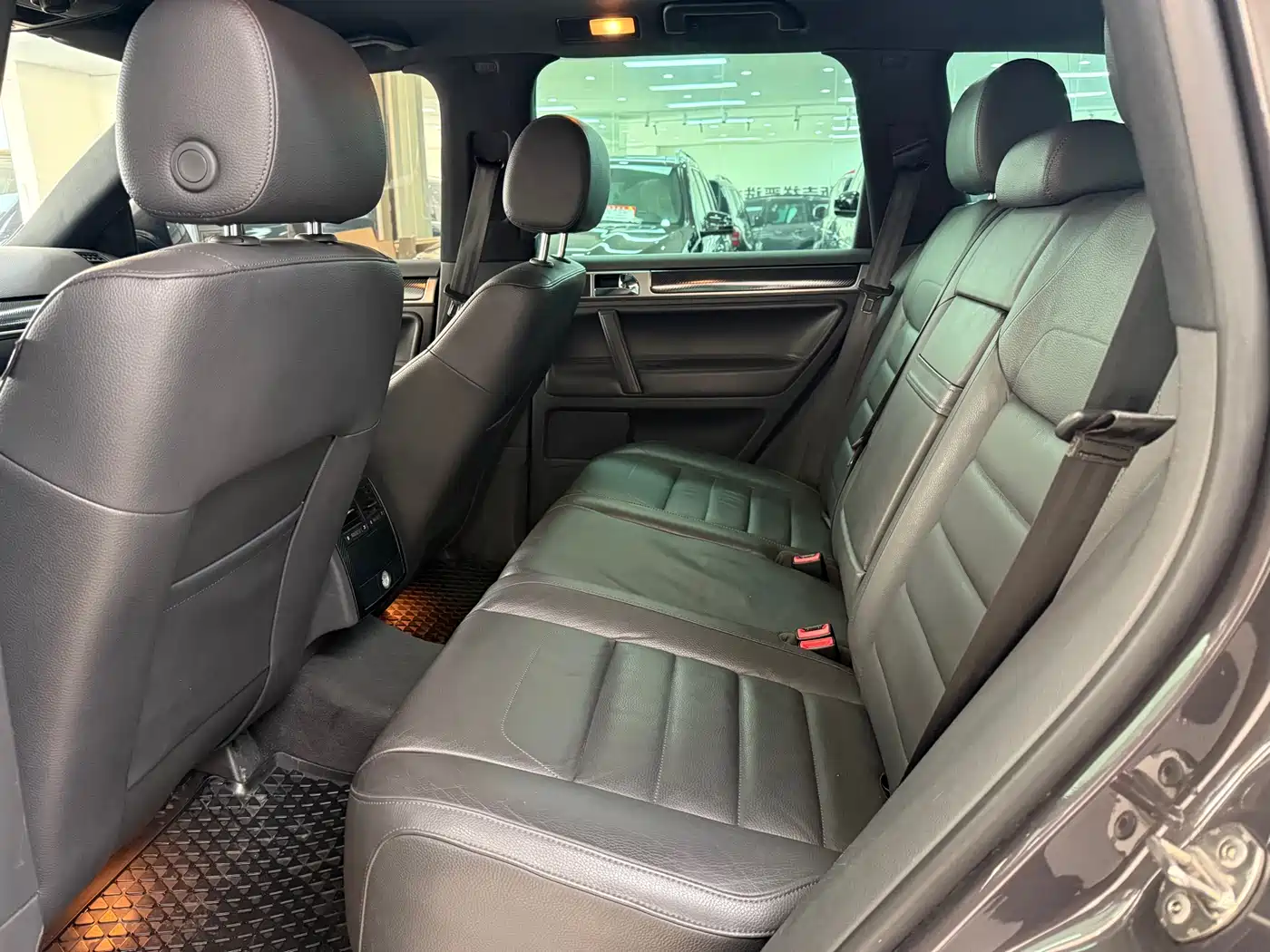 Volkswagen Touareg 2010 3.6 Limited Top Edition фото 12