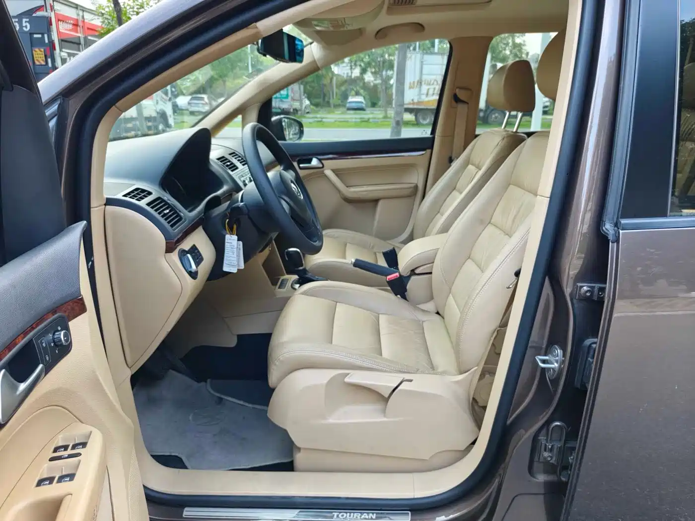 Volkswagen Touran 2013 1.4T DSG Comfort 5-seater фото 13