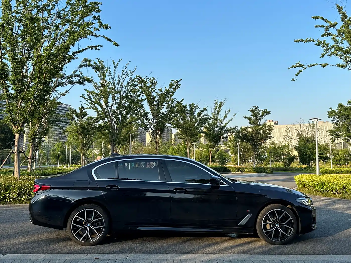 BMW 5 Series 2022 530Li Exclusive M Sport Package фото 7