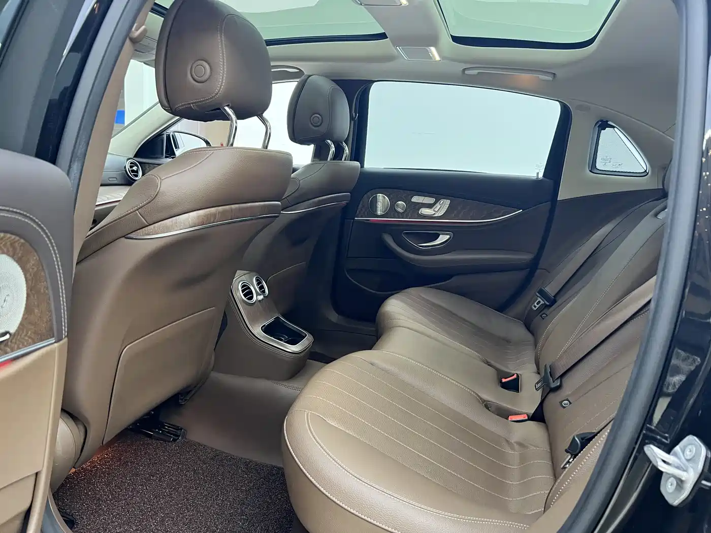 Mercedes-Benz E-Class 2022 Second Facelift E 300 L Luxury фото 18