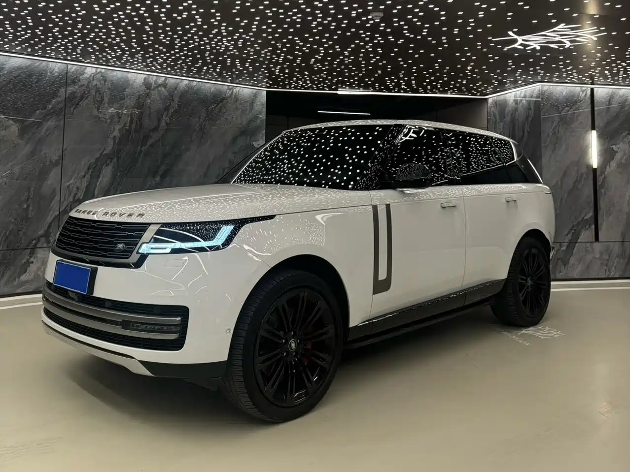 Land Rover Range Rover 2023 3.0 L6 360PS Golden Age Edition