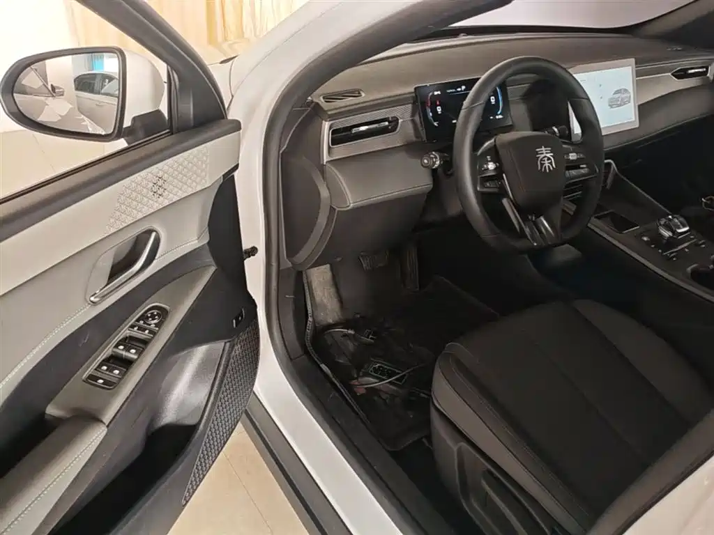 BYD Qin PLUS 2025 DM-i Smart Drive 55KM Leader фото 16