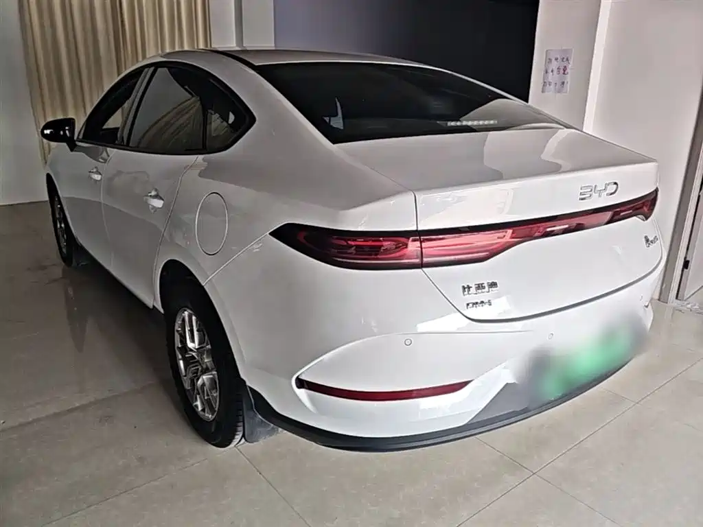 BYD Qin PLUS 2025 DM-i Smart Drive 55KM Leader фото 5