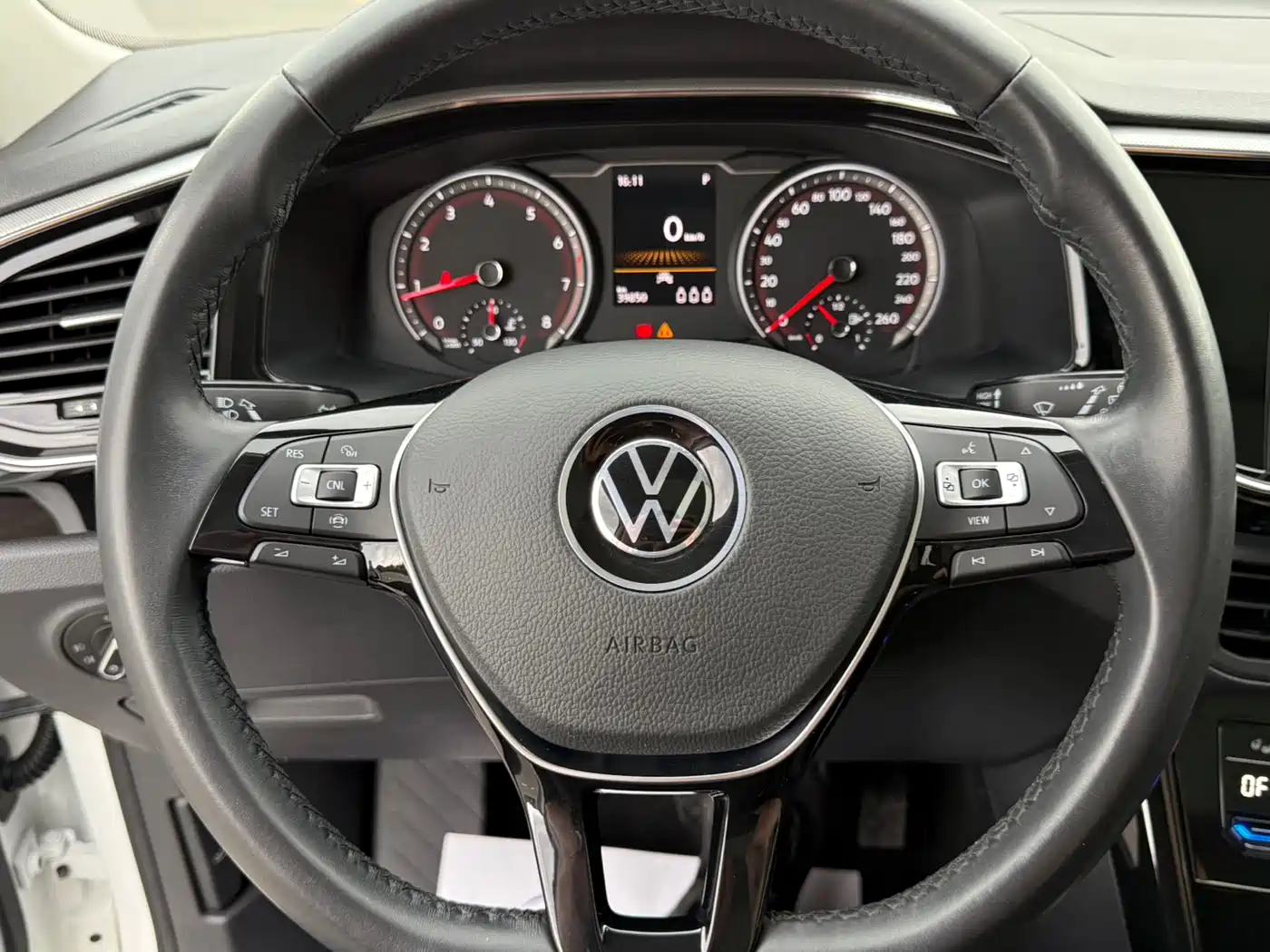 Volkswagen Tayron 2022 280TSI 2WD Luxury Smart Connect Edition фото 13