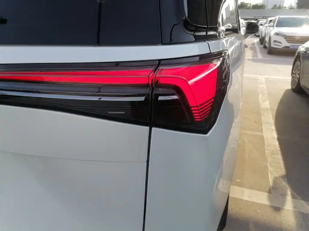 Buick GL8 New Energy 2025 Landlux Smart Edition 7-seater фото 8