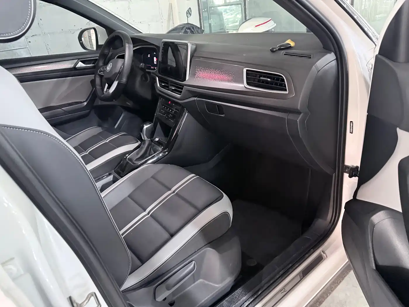 Volkswagen T-ROC 2023 300TSI DSG 2WD Dawn Edition фото 21
