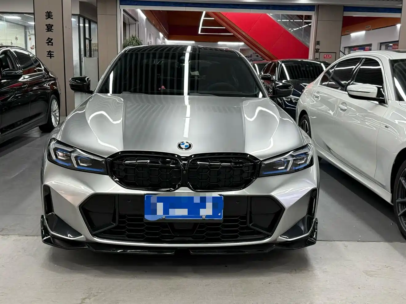 BMW 3 Series 2023 330Li M Sport Dark Night Package фото 2