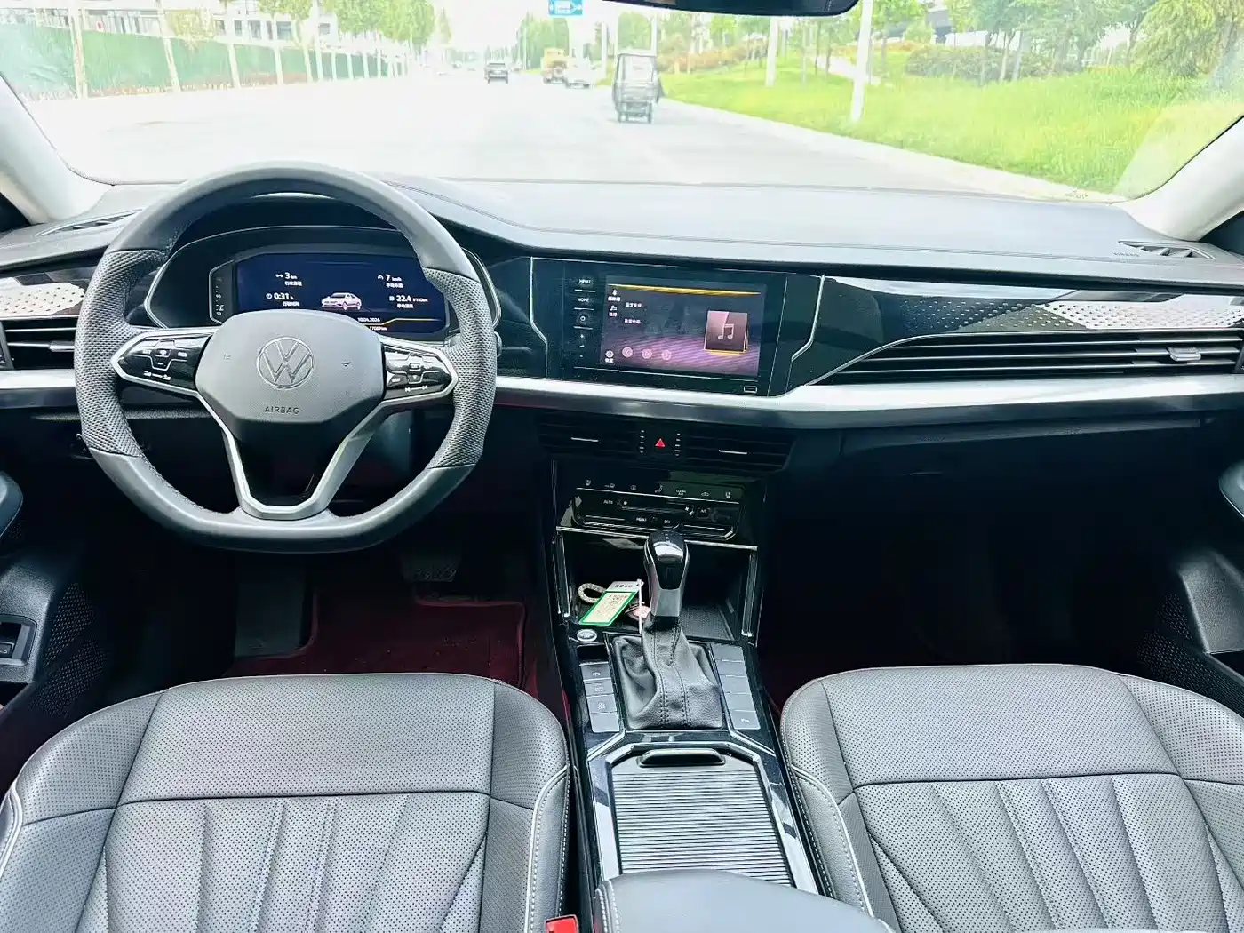 Volkswagen Passat 2024 380TSI Dragon Soaring Edition фото 5