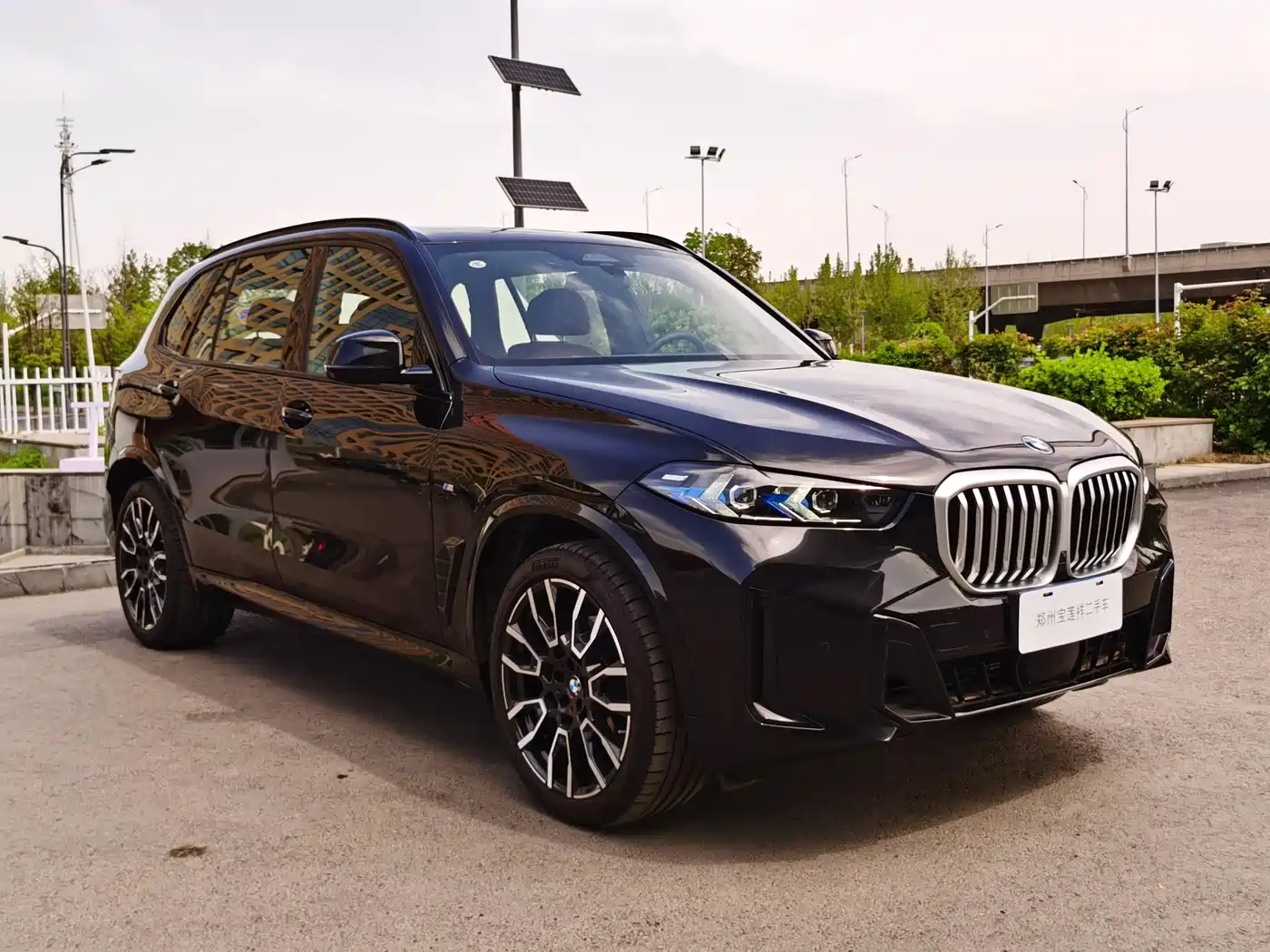 BMW X5 2025 Model xDrive 40Li M Sport Blackout Package фото 3