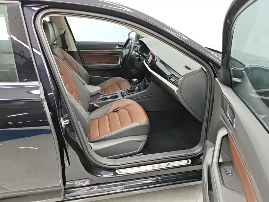 صورة 8 - Volkswagen Lavida