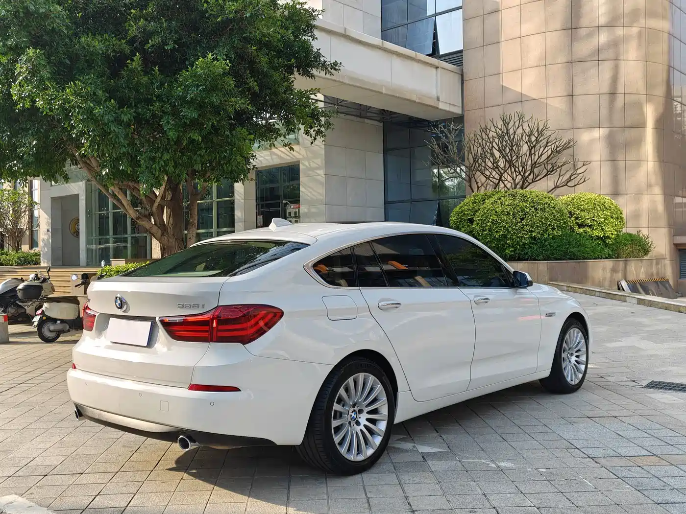 BMW 5 Series GT 2014 535i Leading фото 8