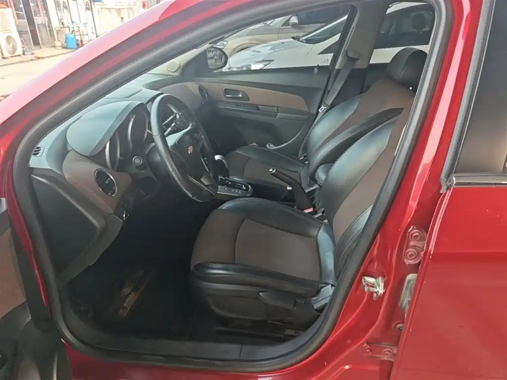 Chevrolet Cruze 2013 Hatchback 1.6L Automatic Luxury фото 15