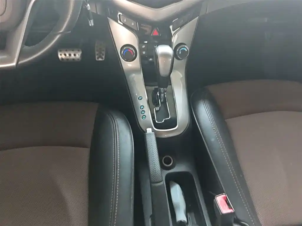 Chevrolet Cruze 2013 Hatchback 1.6L Automatic Luxury фото 14