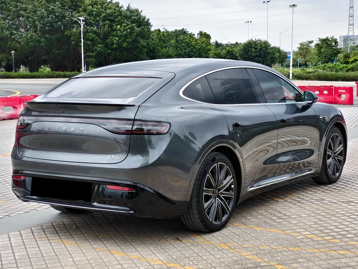 2026 Zhijie Luxeed R7