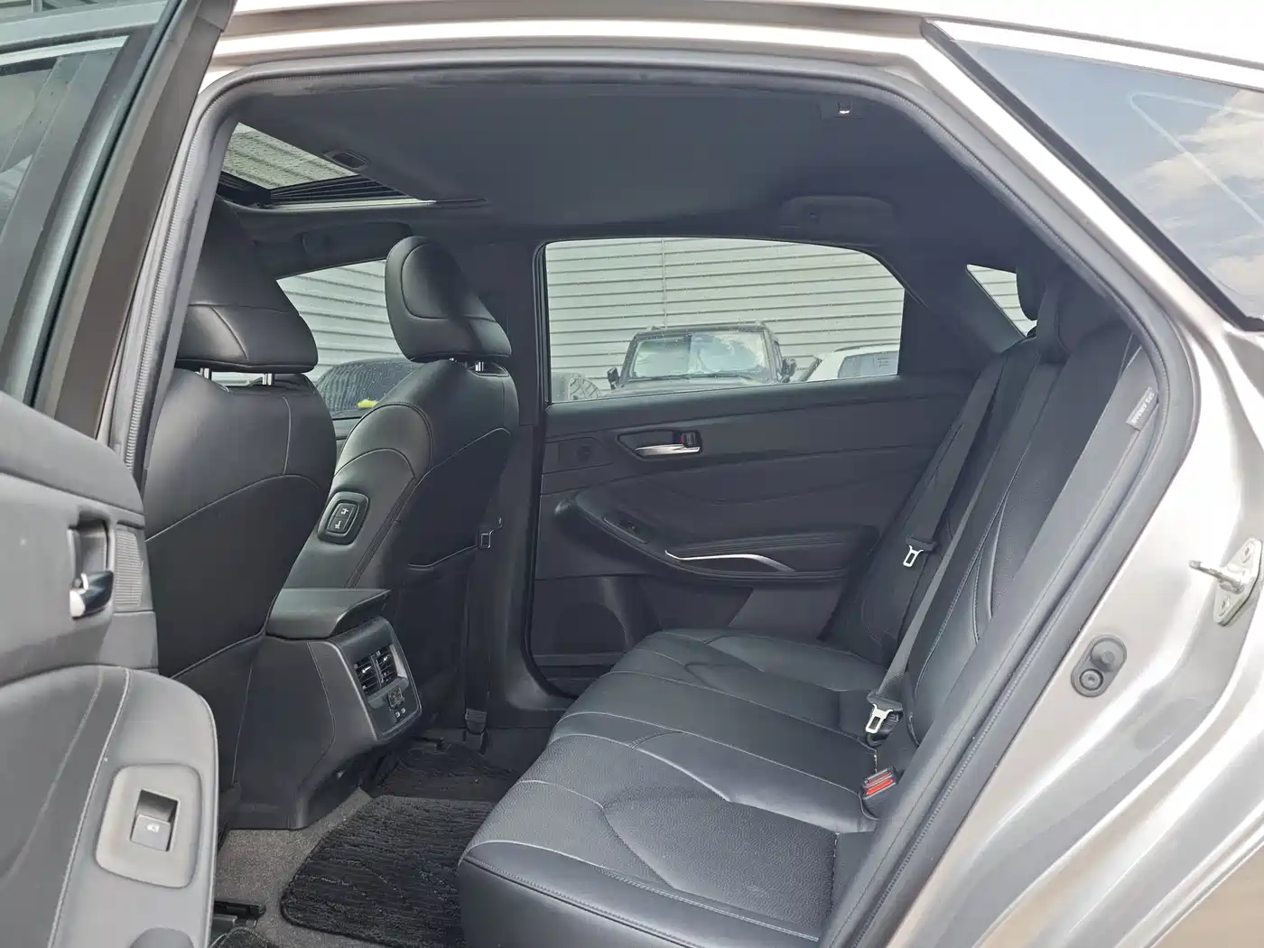 Toyota Avalon 2022 2.0L Luxury Edition фото 9
