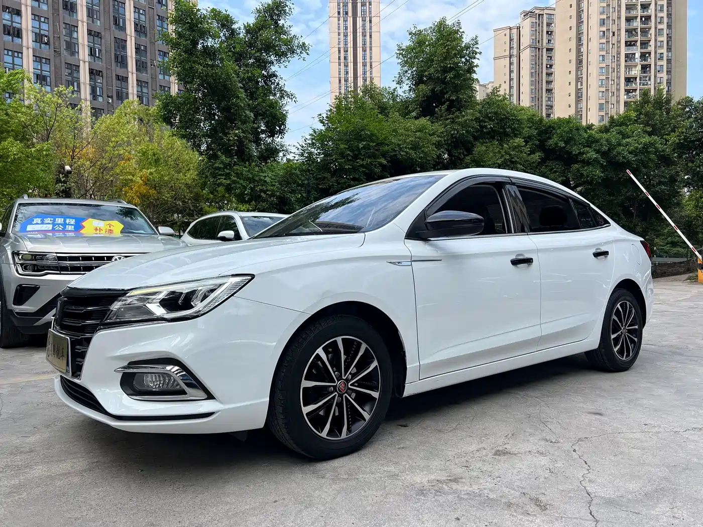 Roewe i5 2020 1.5L Manual 4G Connected Premium Flagship Edition