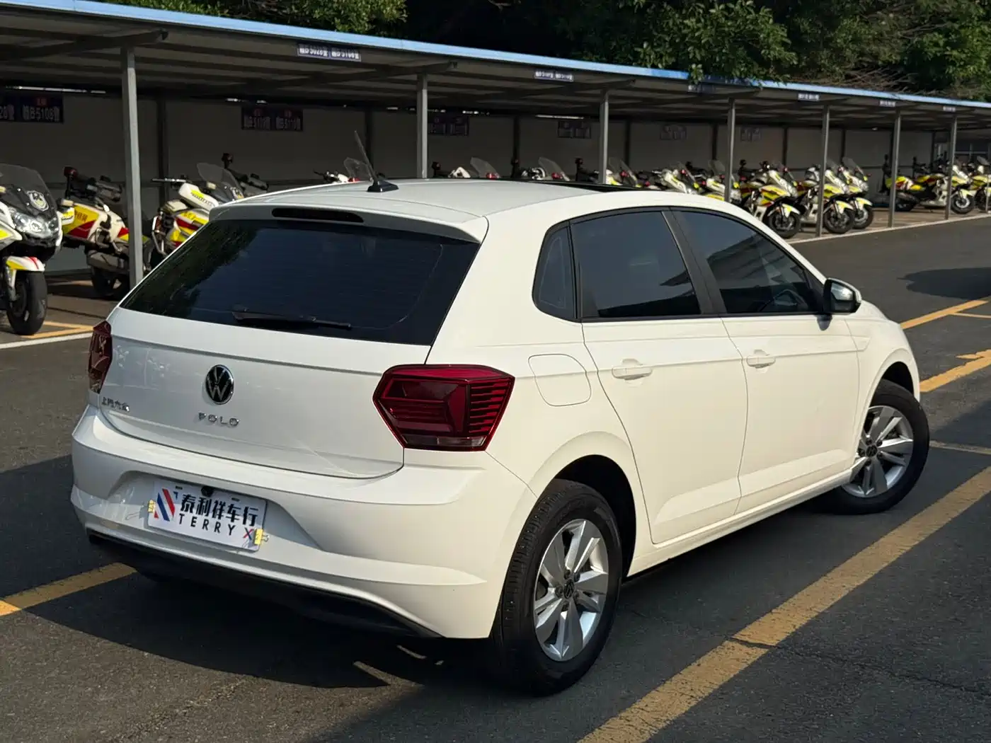 Volkswagen Polo 2021 Plus 1.5L Automatic Panorama Enjoyment Edition фото 4