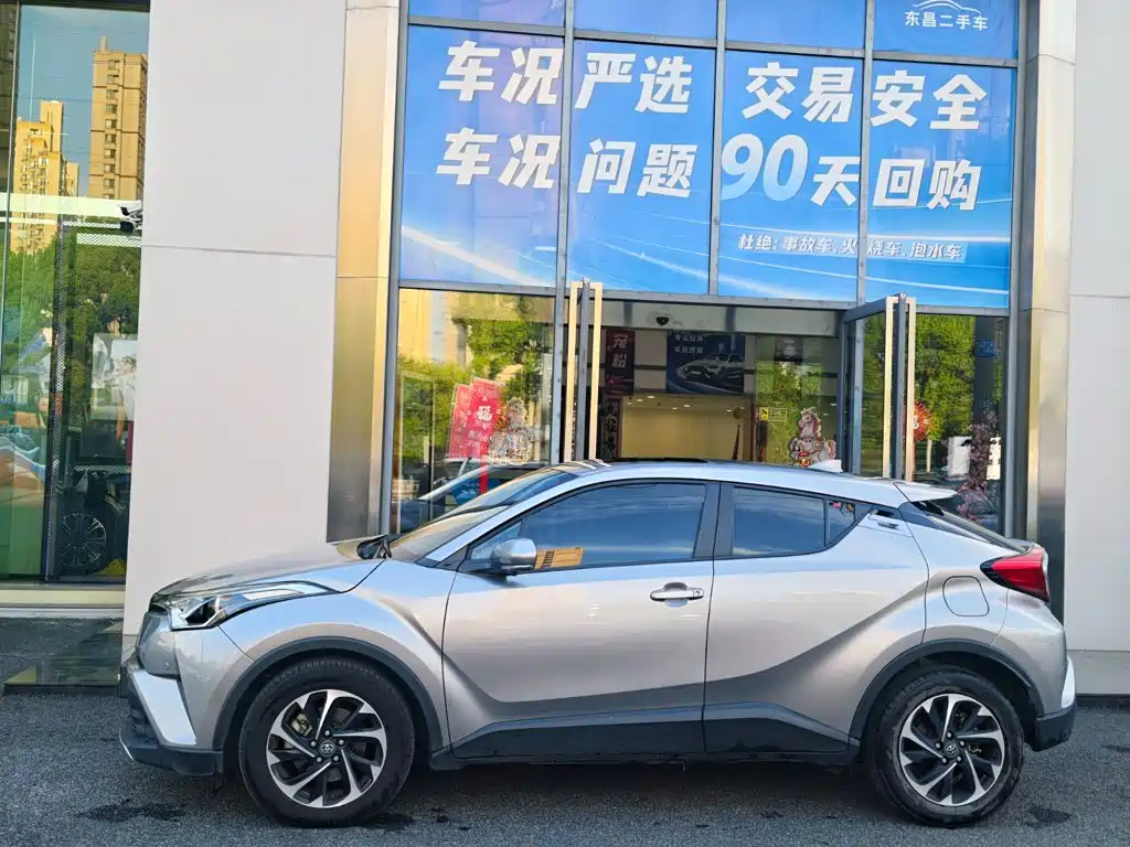 Photo 3 - Toyota IZOA