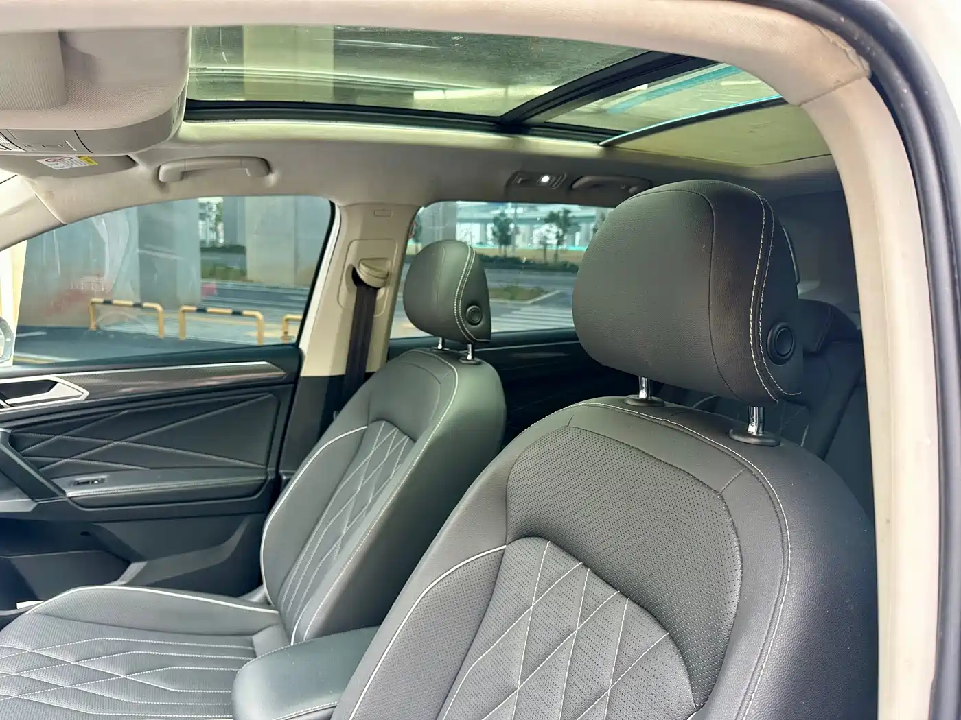 Volkswagen Tiguan L 2023 330TSI Auto 2WD R-Line Premium Edition фото 7