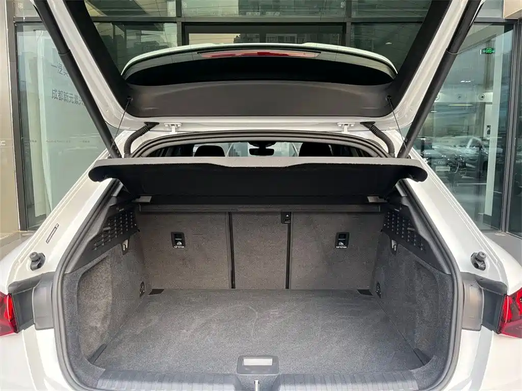 Audi A3 2024 Model Sportback 35 TFSI Fashion Sport фото 9