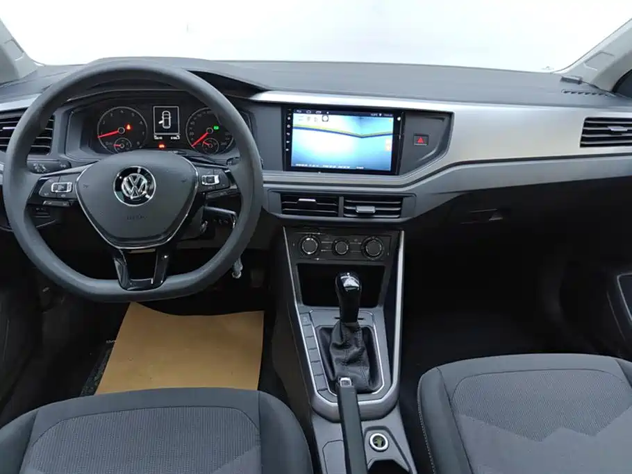Volkswagen Polo 2019 Plus 1.5L Automatic Panorama Enjoyment Edition фото 12