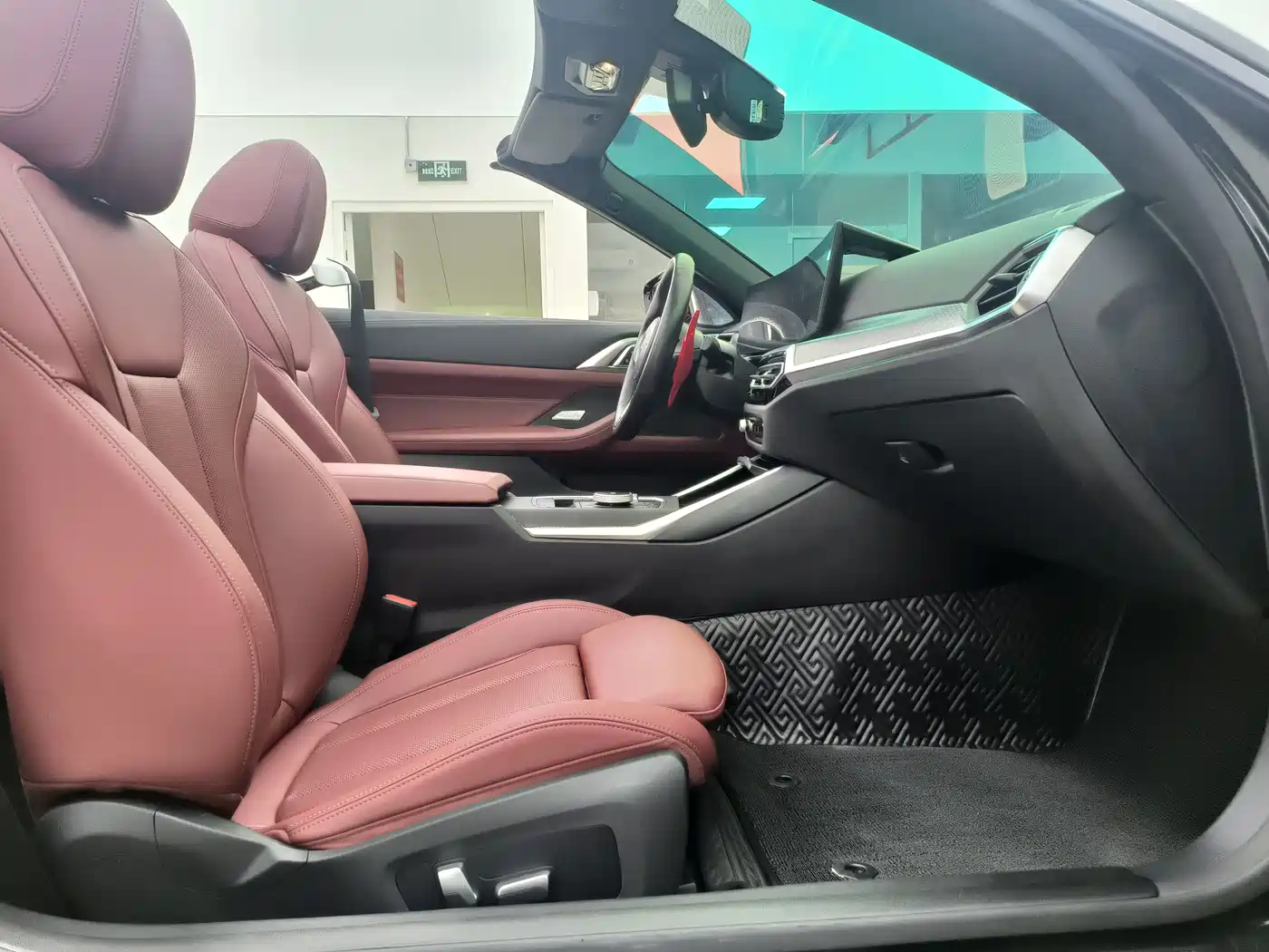 BMW 4 Series 2023 425i Convertible M Sport Shadowline Package фото 4