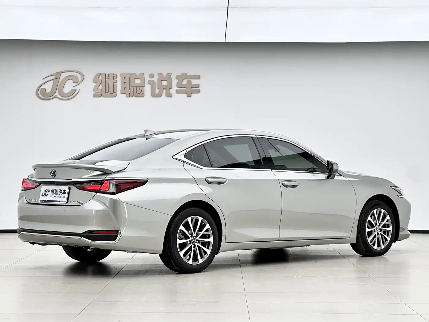 Lexus ES 2022 300h Excellence Edition фото 7