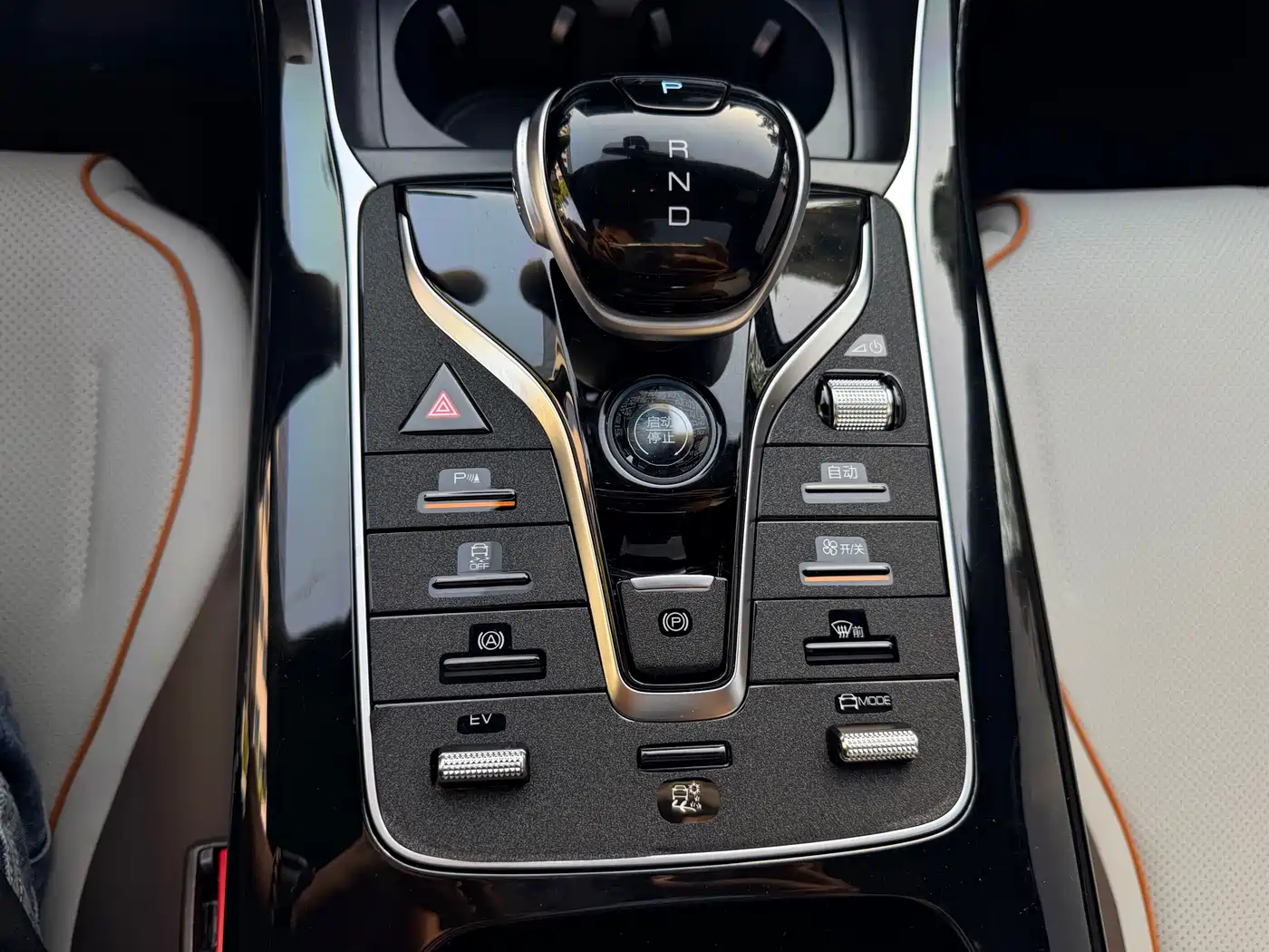 BYD Qin PLUS 2023 Champion Edition DM-i 55KM Surpassing фото 12
