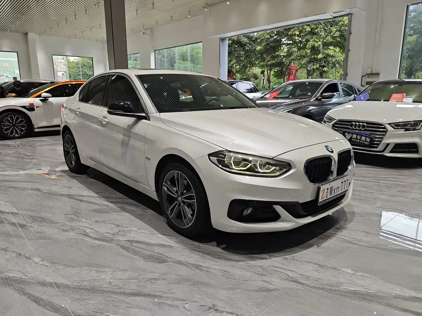 BMW 1 Series 2017 118i Sport фото 3