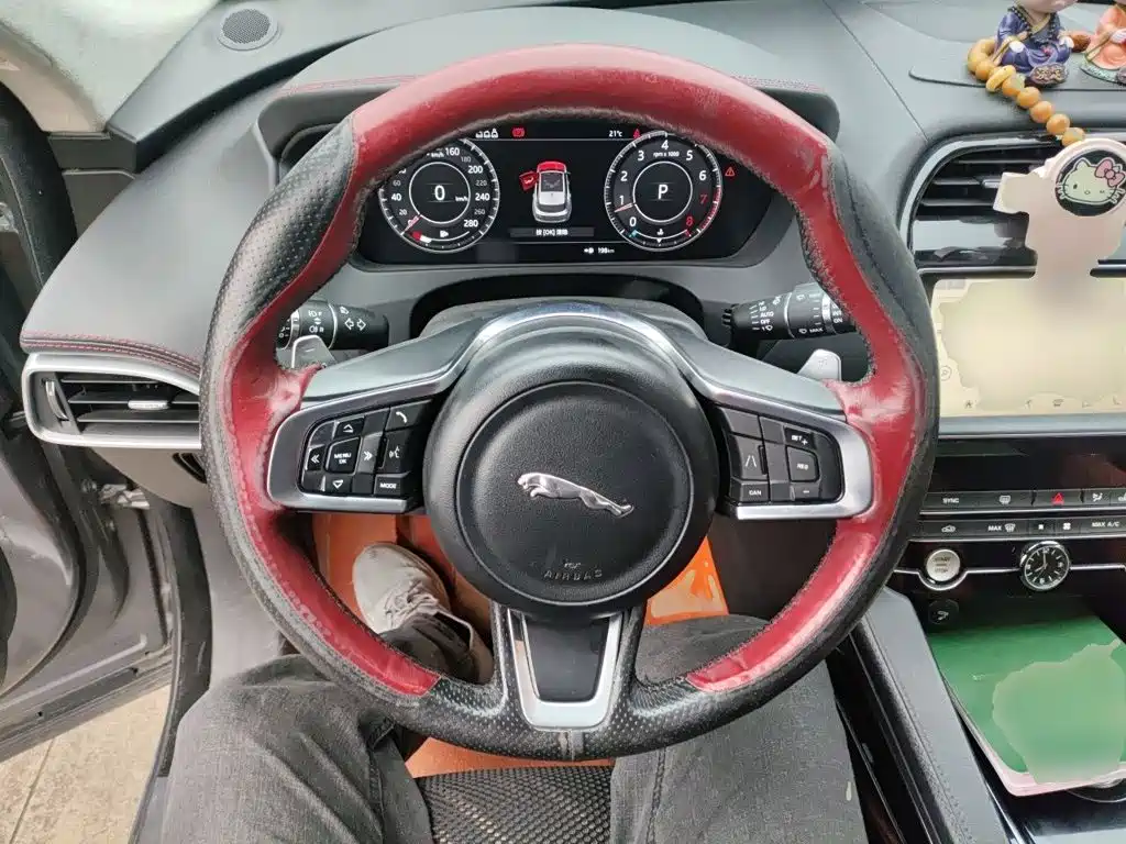 Фото 3 - Jaguar F-PACE