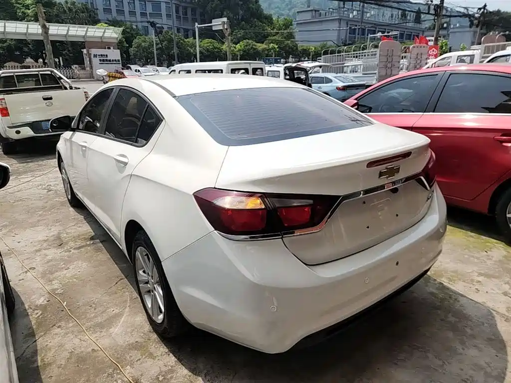 Chevrolet Cruze 2016 1.5L Automatic Fashion Sunroof Edition фото 5