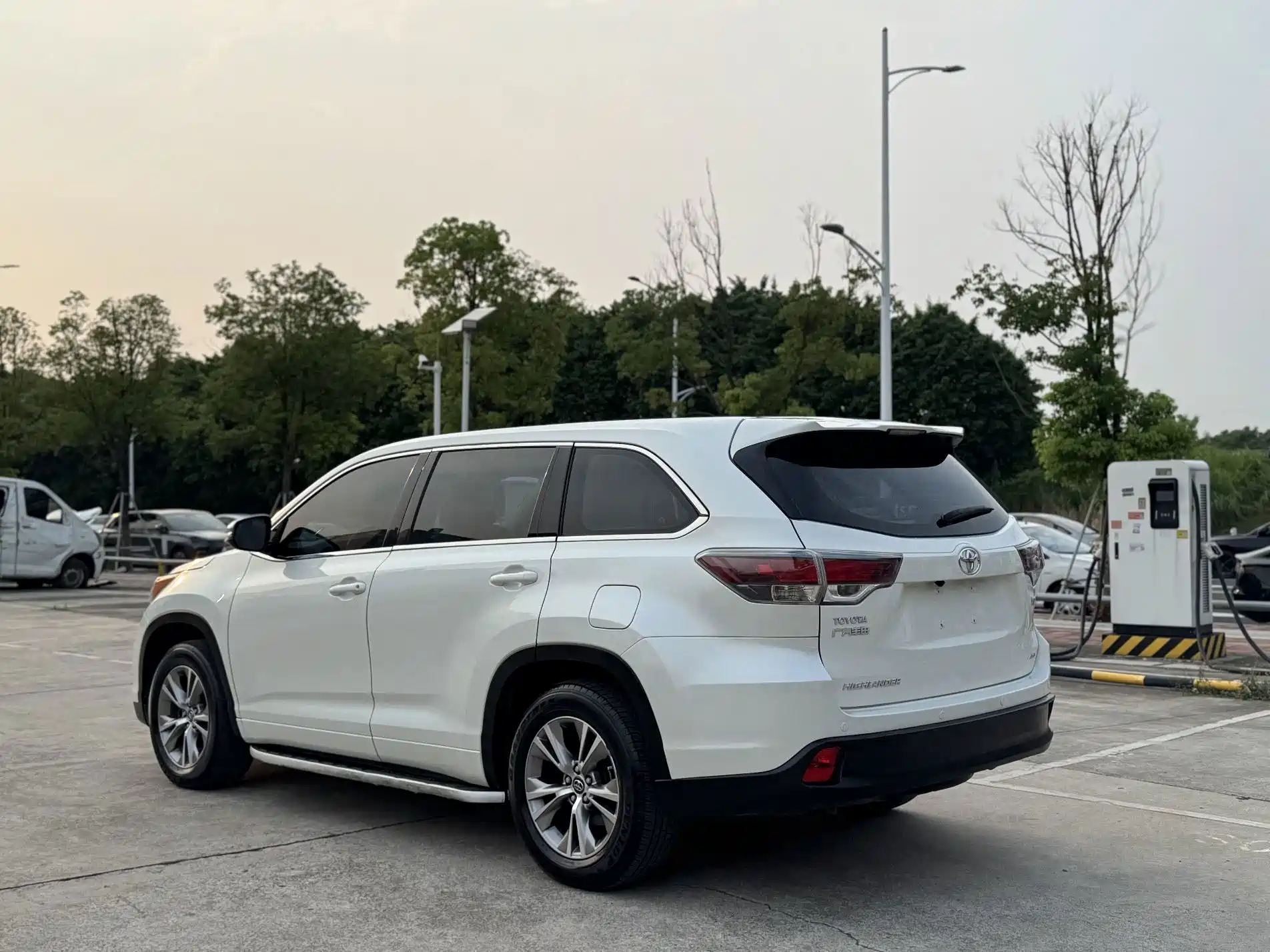 Фото 4 - Toyota Highlander
