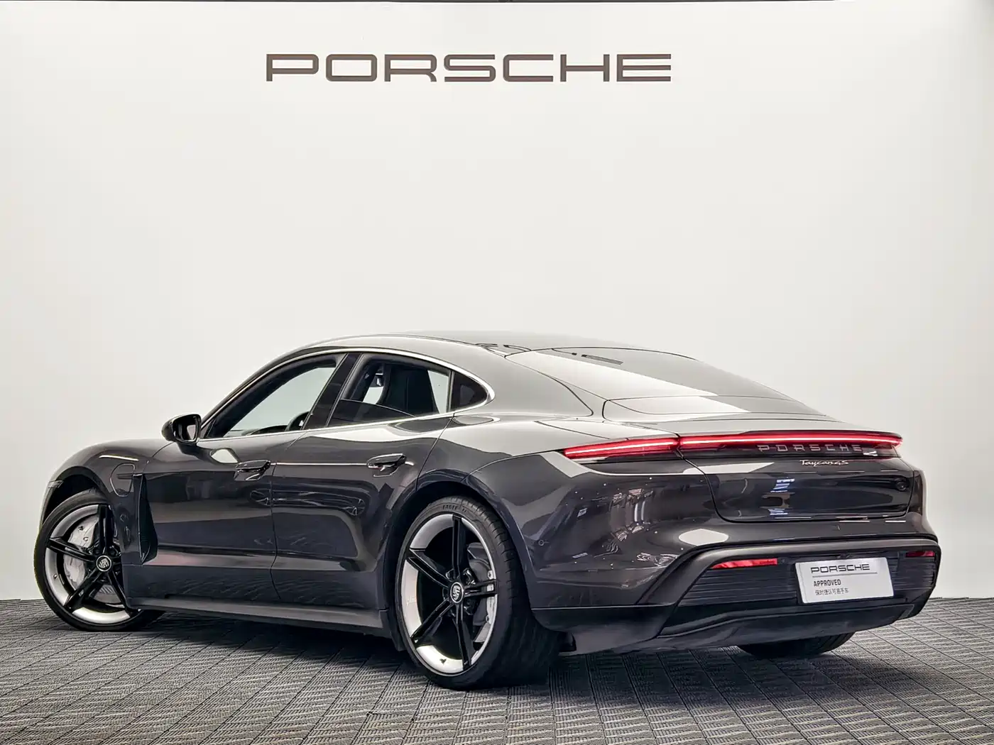Porsche Taycan фото 2