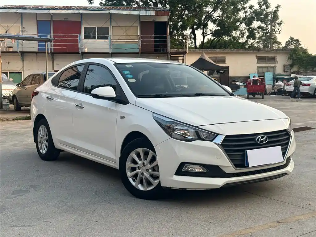Hyundai Verna 2016 1.4L Automatic Cool Edition GLS фото 3