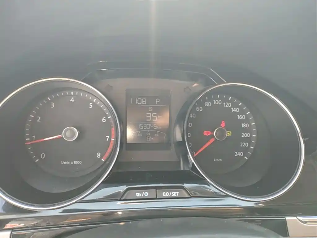 Volkswagen Bora 2014 1.6L Automatic Comfort Edition фото 12