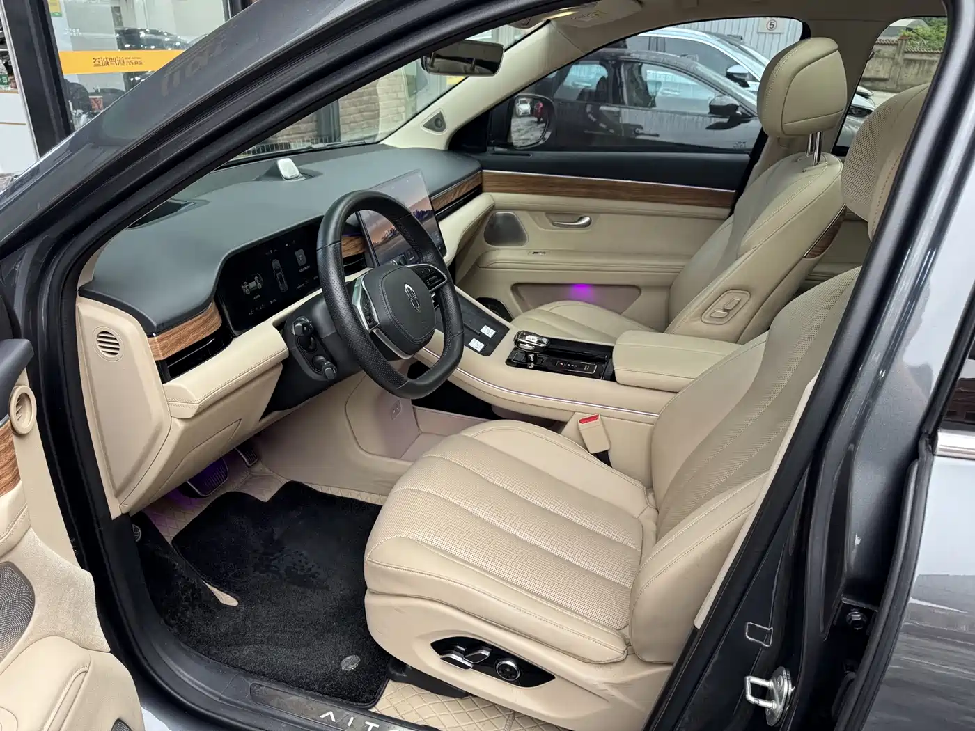 Aito M7 2023 2022 1.5T AWD Luxury Edition