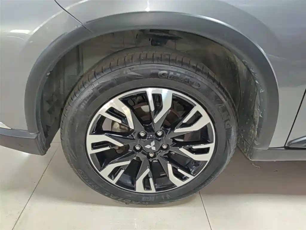 Mitsubishi Outlander 2020 2.4L 4WD Luxury 5-seater фото 23