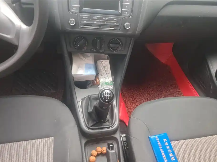 Volkswagen Polo 2014 1.4L Manual Trend Edition фото 16