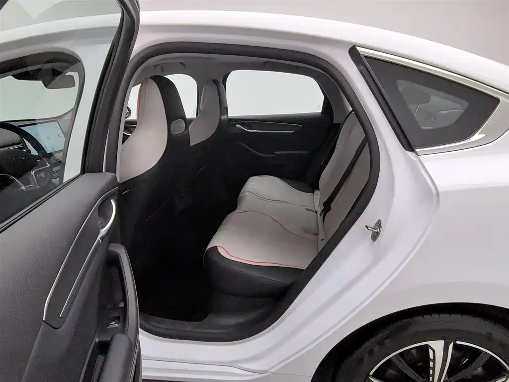 BYD Destroyer 05 2022 DM-i 55KM Premium фото 15