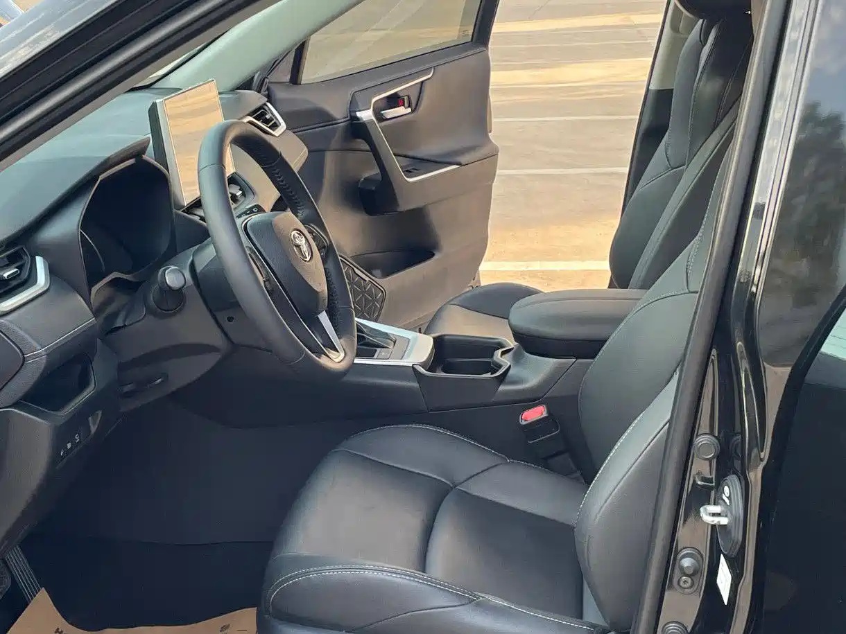 Toyota Wildlander 2022 Hybrid 2.5L E-CVT FWD Luxury Edition фото 5