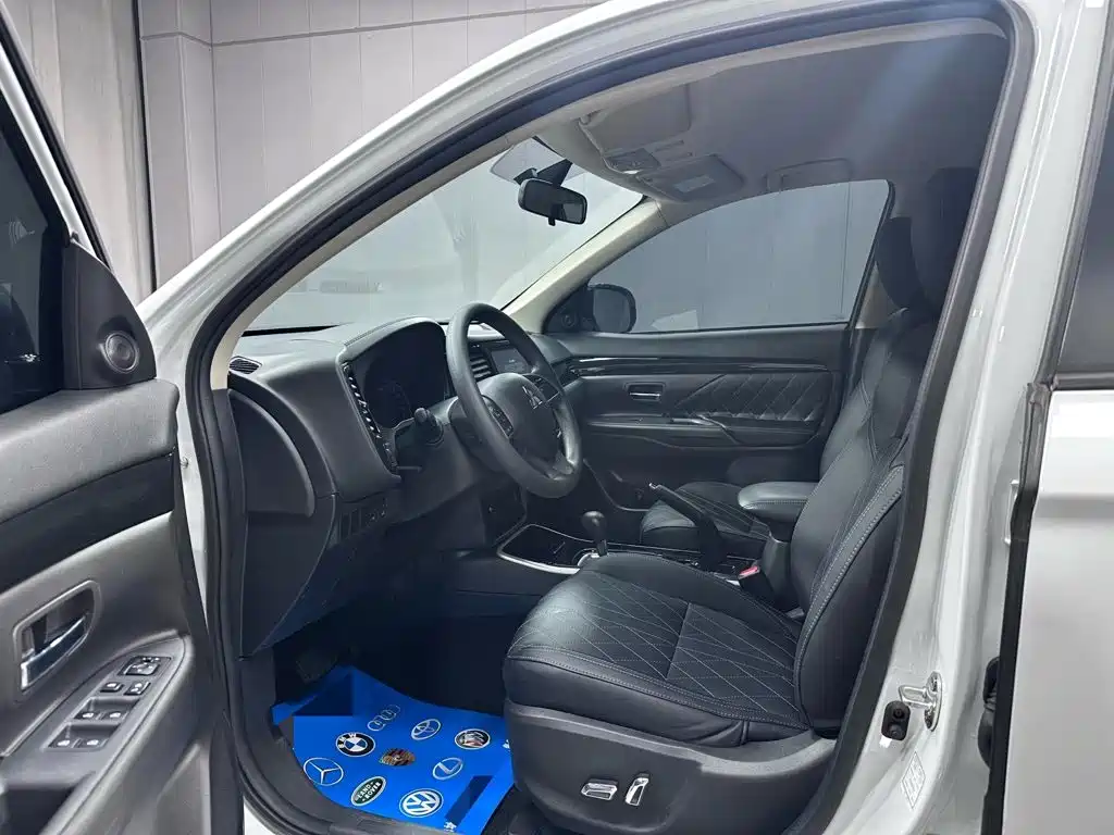 Mitsubishi Outlander 2022 2021 Facelift 2.0L 2WD Comfort Edition 5-Seater