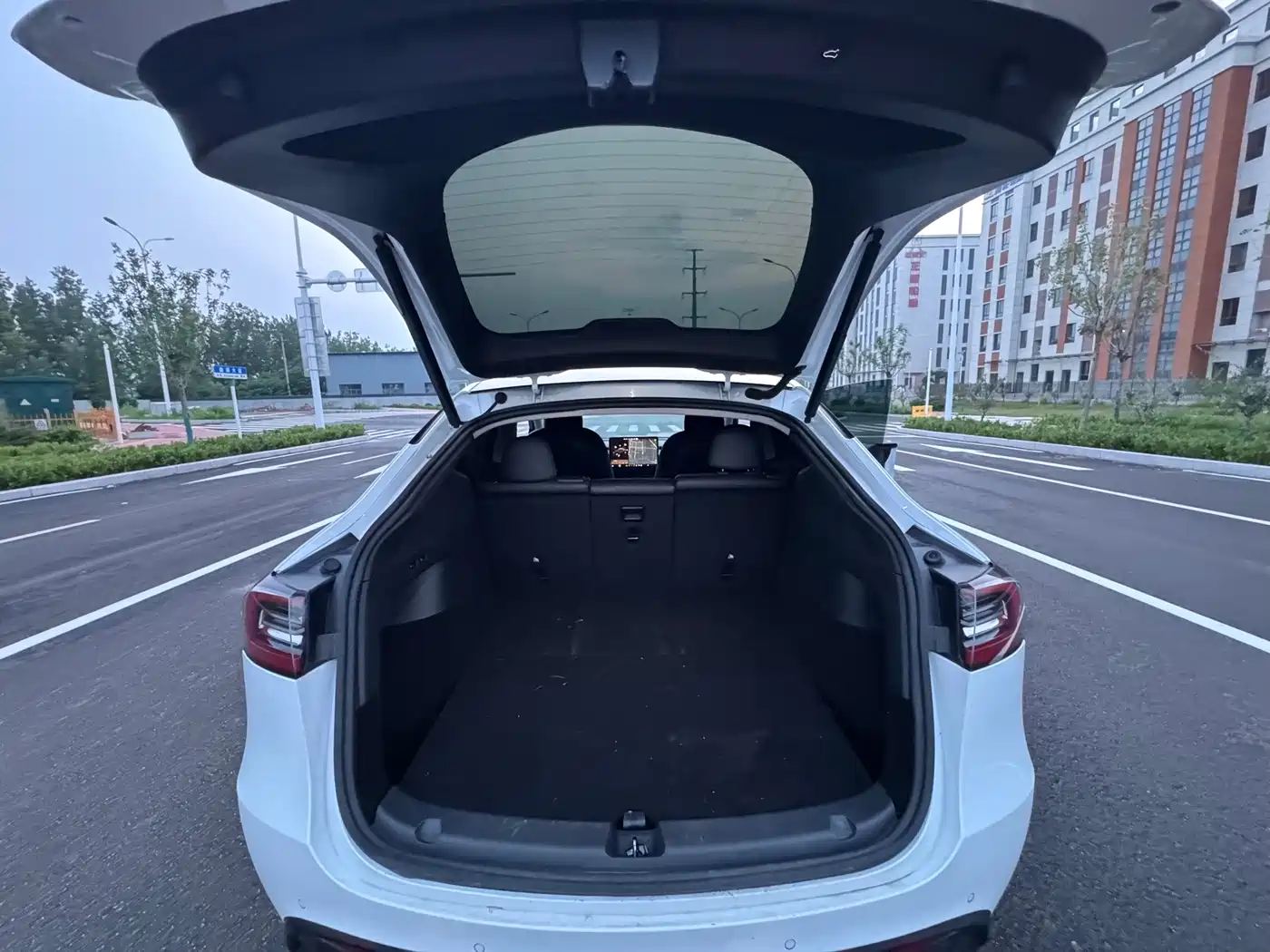 Photo 12 - Tesla Model Y